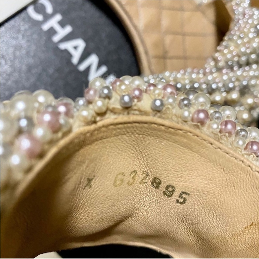CHANEL AUTHENTIC CASCADE OF PEARLS MULES - Picture 10 of 13